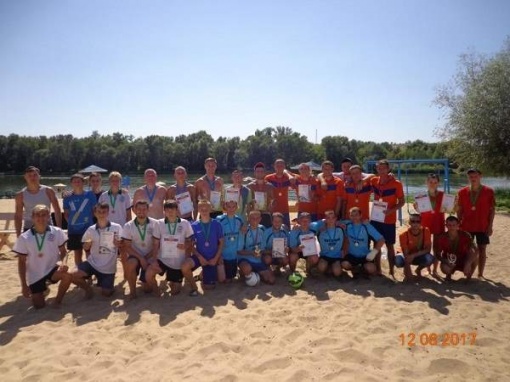 В День физкультурника верхнедончане играли в пляжный футбол